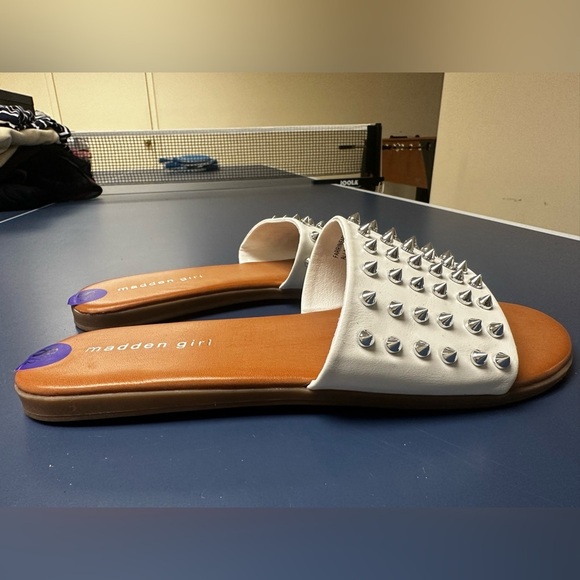 Madden Girl Women’s sandals with silver studs (size 8 1/2) - Picture 9 of 9
